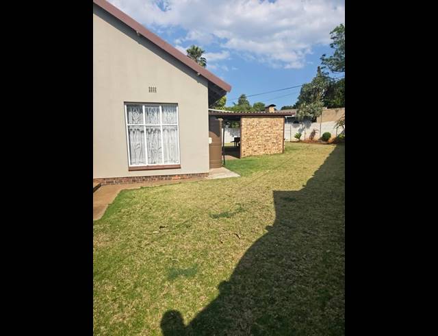 3 BEDROOM HOUSE FOR SALE IN BIRCHLEIGH NORTH